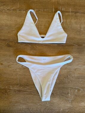 ARK Minimal V-Neck White Bikini Set